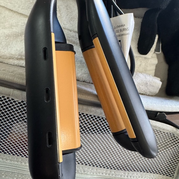 New CHI curl machine does not include the box only the curling iron - Picture 11 of 11